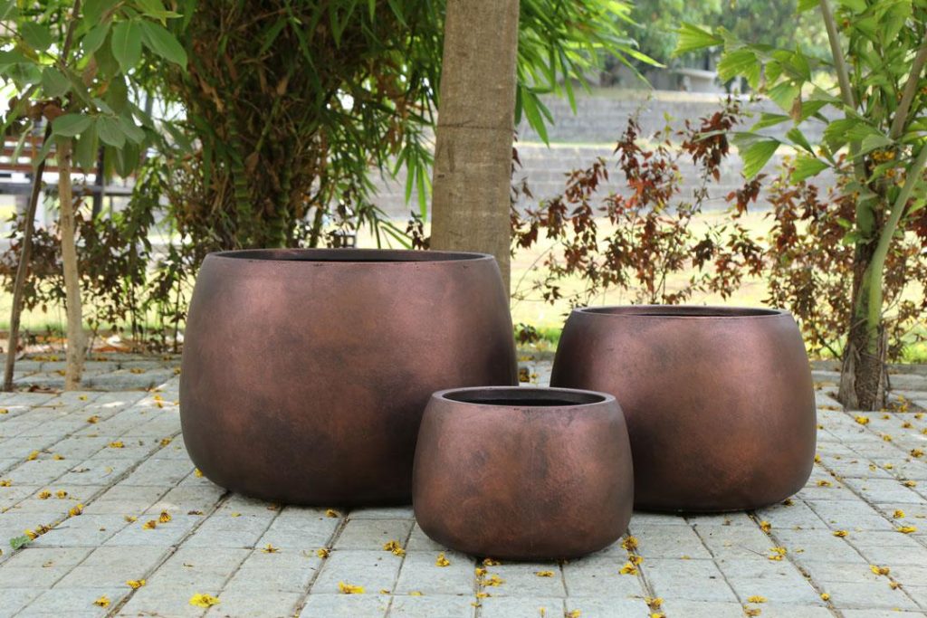 Durable wholesale pots delivering long-lasting performance for large outdoor installations